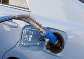 Заправить автомобиль газом можно будет на любой российской АЗС