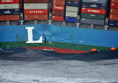 Приморские моряки, покидая терпящий бедствие контейнеровоз, остались без документов