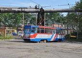 Энтузиасты за свой счет покрасили трамвай во Владивостоке