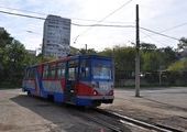 Энтузиасты за свой счет покрасили трамвай во Владивостоке