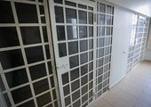 Несколько заключенных в Приморье изрезали себе вены в знак протеста