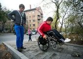 Инвалиды-колясочники советуют как строить, строители прислушиваются, но не всегда