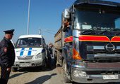 Сотрудники ГИБДД проверили грузовики и автобусы Владивостока
