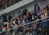 Очередь за билетами на хоккей во Владивостоке выстроилась с 4 утра