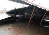 В Приморском крае порывами ветра со школы сорвало железную крышу