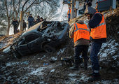 В центре Владивостока автомобиль попал под аэроэкспресс