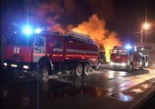Пожарные спасли мужчину из горящего вагончика в Находке