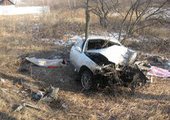 Удар автомобиля в дерево оборвал жизнь двоих молодых людей