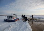 Двое рыбаков утонули во Владивостоке, провалившись на автомобиле под лед