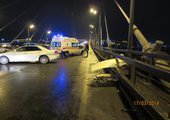 Авария на "Золотом мосту" во Владивостоке с двумя пострадавшими