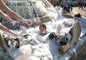 Во Владивостоке вандалы подливают шампунь в фонтаны