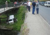 В Приморье в перевернувшемся автомобиле пострадали трое