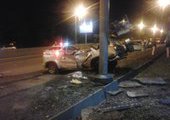 Во Владивостоке ночью водитель разбился, врезавшись в столб
