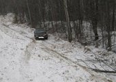 Автомобиль вылетел в кювет на заснеженной дороге в Приморье