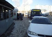 Во Владивостоке девочка, стоявшая на остановке, попала под автобус