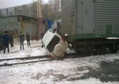 Во Владивостоке джип попал под поезд
