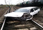 Во Владивостоке автомобиль столкнулся с поездом