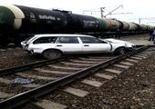Во Владивостоке автомобиль столкнулся с поездом