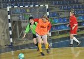 Новый вид спорта в Артеме – мини-футбол среди девушек