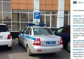 Полицейские Владивостока не смущаются оставлять машины на местах для инвалидов