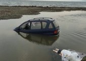 В Приморье в ушедшем под воду автомобиле погиб турист