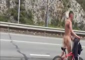 Голый мужчина с велосипедом разгуливал по мосту в посёлке Врангель