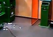 Во Владивостоке банкомат попытались взорвать с помощью газа