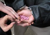 Во Владивостоке работники клуба ди-джей и техник продавали амфетамин и экстази