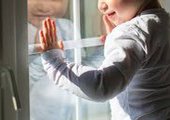 В Приморье маму осудят за выпавшего из окна ребёнка