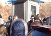 При ликвидации парковки во Владивостоке, передрались активисты и парковщики