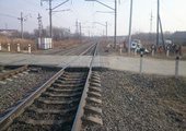 Внедорожник был сбит поездом на переезде в Приморье