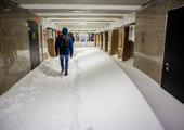 Во Владивостоке даже в подземных переходах намело снега по колено