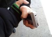 В Арсеньеве неработающий мужчина на автомобиле украл мобильный телефон