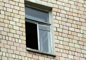 Падение из окна 8 этажа не стало смертельным для женщины во Владивостоке