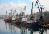 Прокуратура требует наказать виновных в загрязнении акватории порта Ванино