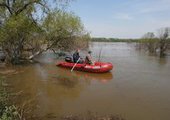 Туристов, перевернувшихся на лодке на реке Большая Уссурка, спасли пожарные