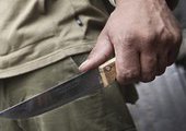 Во Владивостоке мужчина с двумя ножами порезал жену и соседей