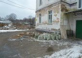 В Приморье обвалилась крыша жилого дома, но МЧС не признало жильё аварийным