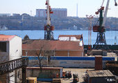 На территории Владивостокского порта на рабочих рухнул склад