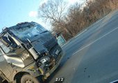 В Приморье груженный самосвал протаранил пассажирский автобус