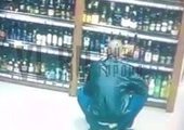 Житель Владивостока пьёт водку в магазине и ничего не боится