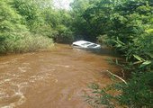 Четыре человека утонули в микроавтобусе, перебираясь через реку в Приморье