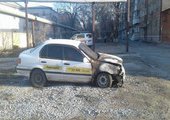 В Спасске-Дальнем жгут и бьют автомобили таксистов