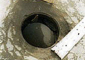 «Чтобы не крали!»— канализационные крышки во Владивостоке заменят с металлических на пластиковые