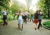 "Танго-флешмоб" прошел в Покровском парке во Владивостоке