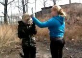 Школьницы в Приморье сняли на видео избиение одноклассницы