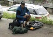 Житель Владивостока разбил палатку у здания суда, требуя вернуть водительские права
