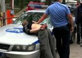 Панки во Владивостоке разбили головой машину полицейских