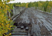 В Лазовском районе жители рискуют жизнью, пересекая полуразрушившийся мост