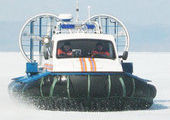 В Приморье спасатели выгоняют со льда рыбаков
